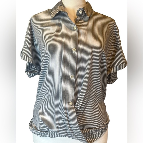 BCBGeneration Short Sleeve Button Down in Gray and White Stripes Size S - Picture 1 of 6